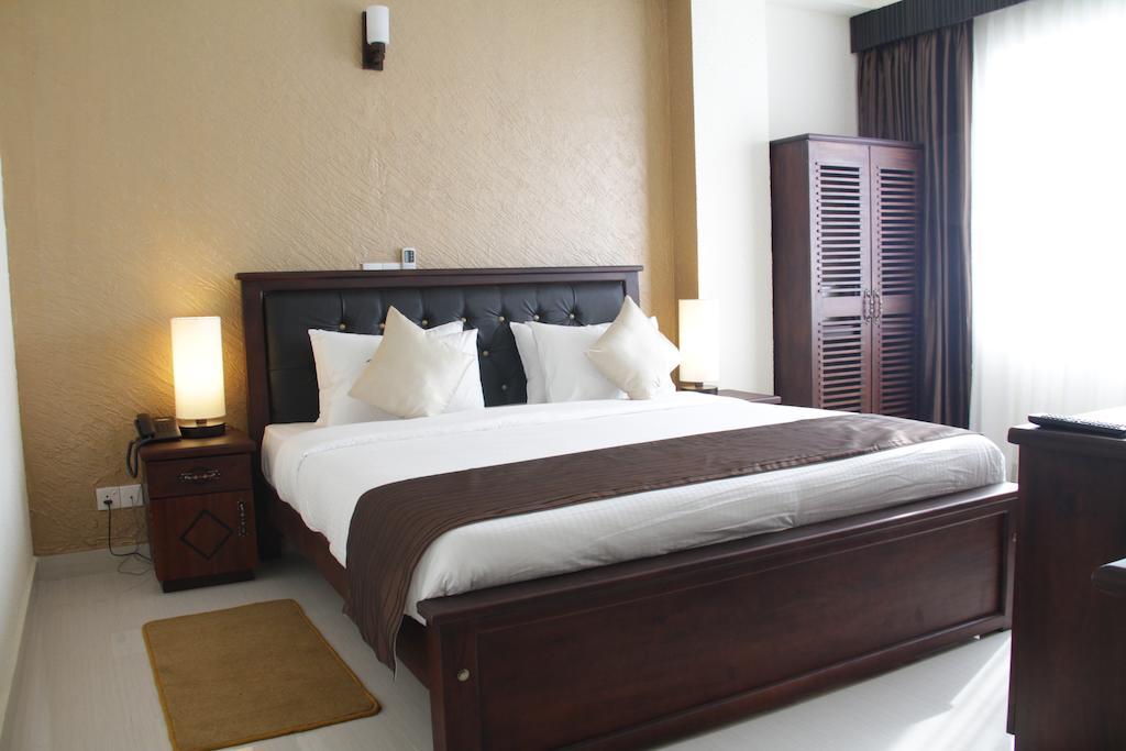 Hotel Sunhill - Kolombo Bagian luar foto