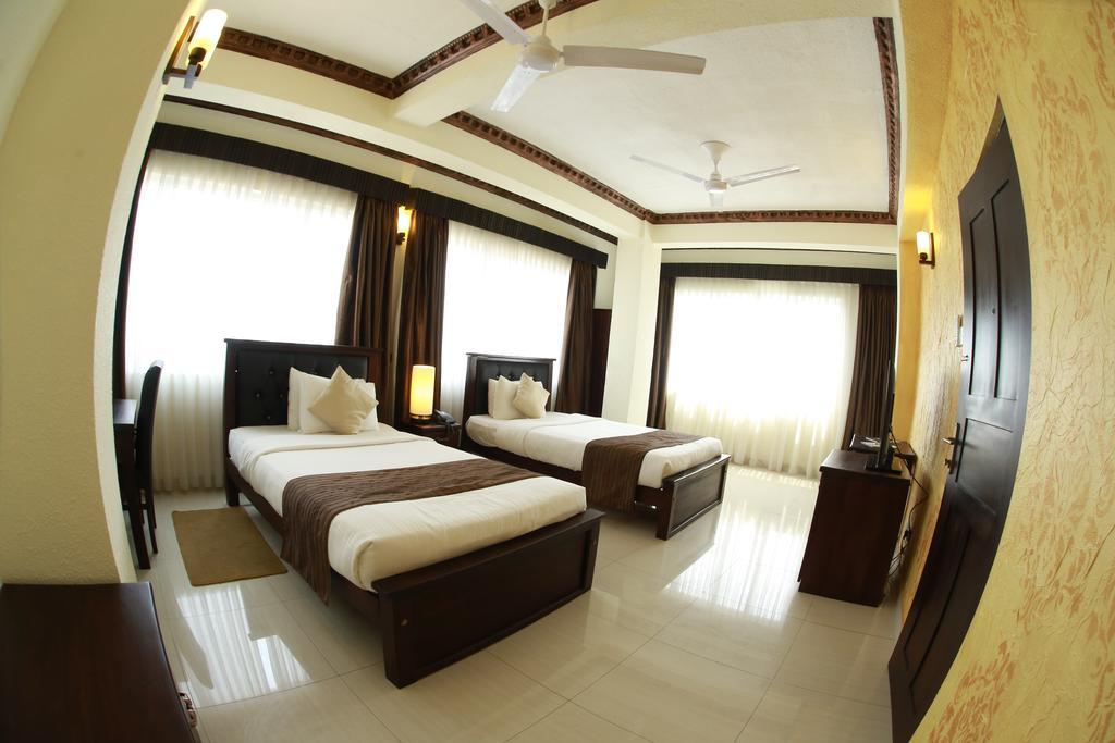 Hotel Sunhill - Kolombo Bagian luar foto